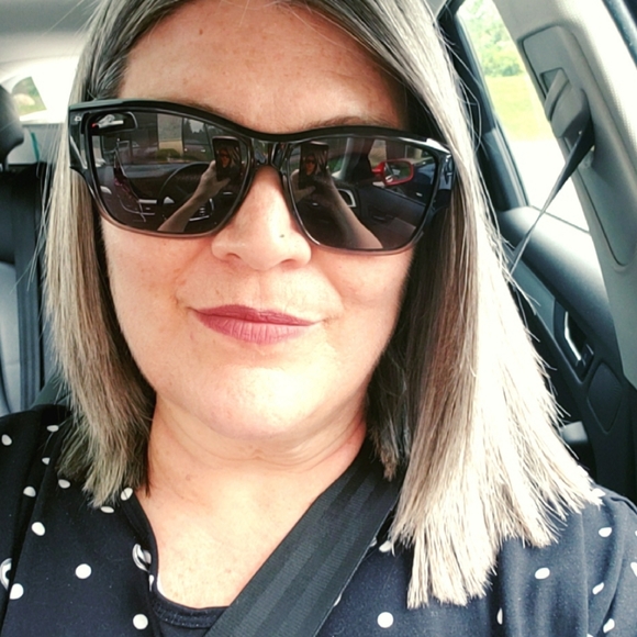 Meet your Posher, Robin - Picture 2 of 3